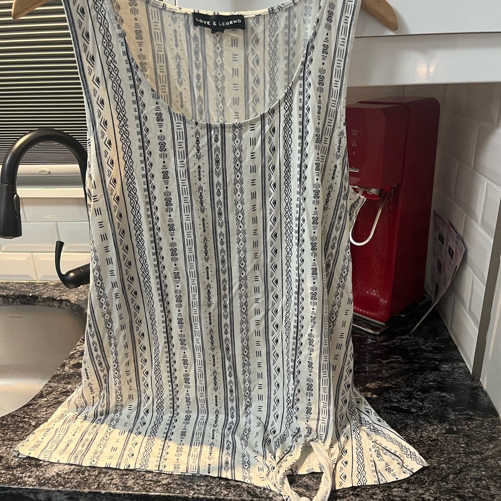 Black and White Top (Never Worn)